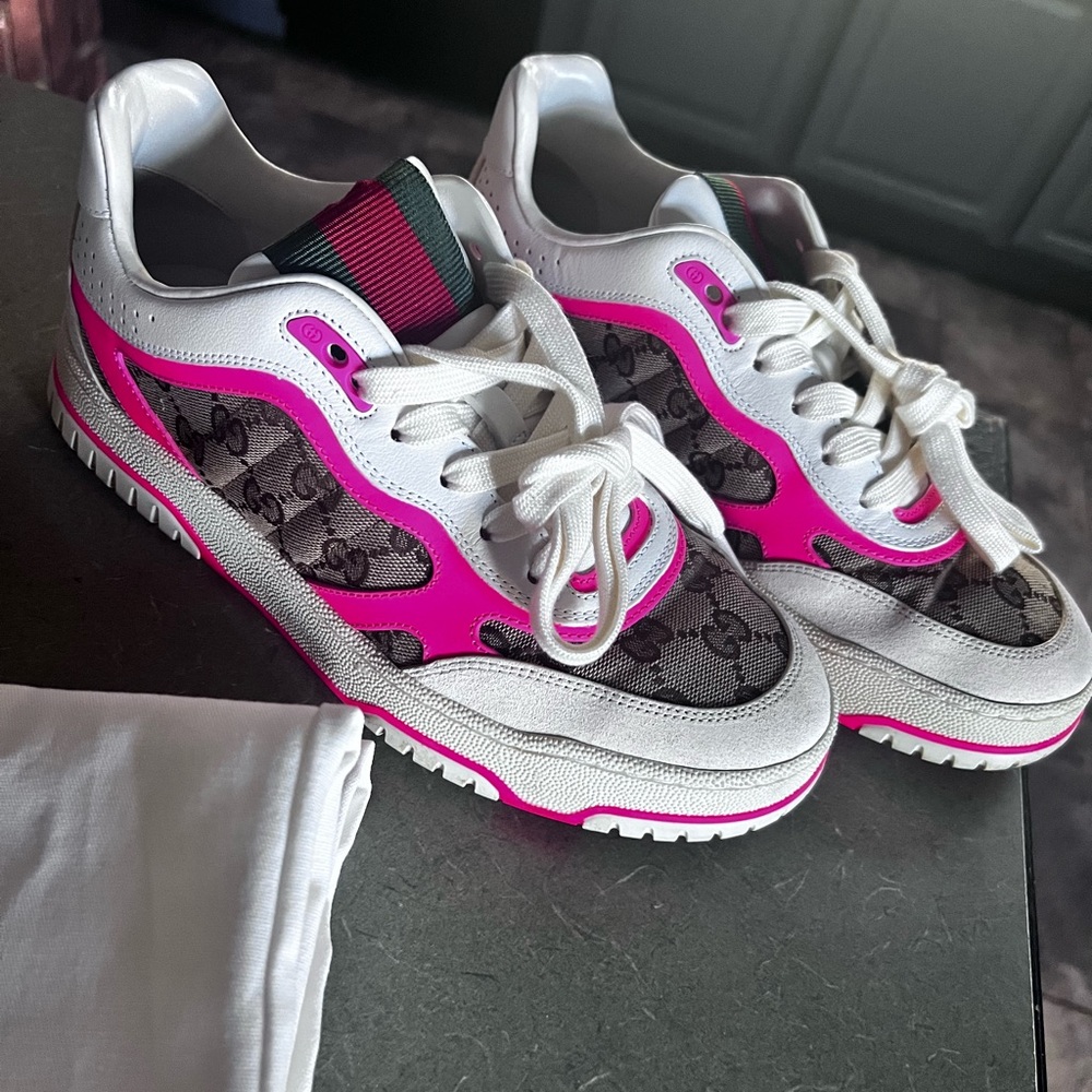 Gucci Women's Vibrant Pink and White Sneakers - Picture 2 of 7